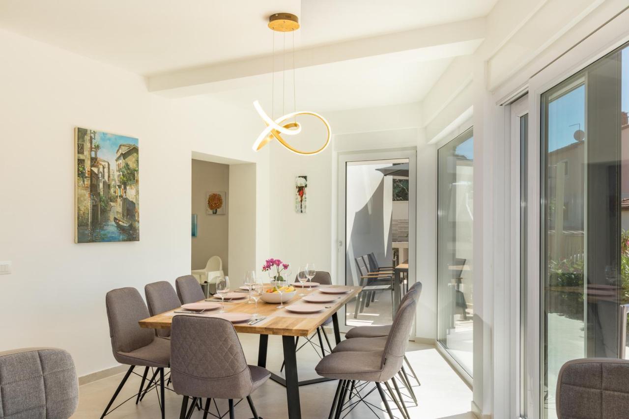Villa Elena Deluxe Mit Whirlpool Und Beheiztem Pool Am Meer Und Wunderschoenen Blick Auf Die Brijuni Inseln Fažana Εξωτερικό φωτογραφία
