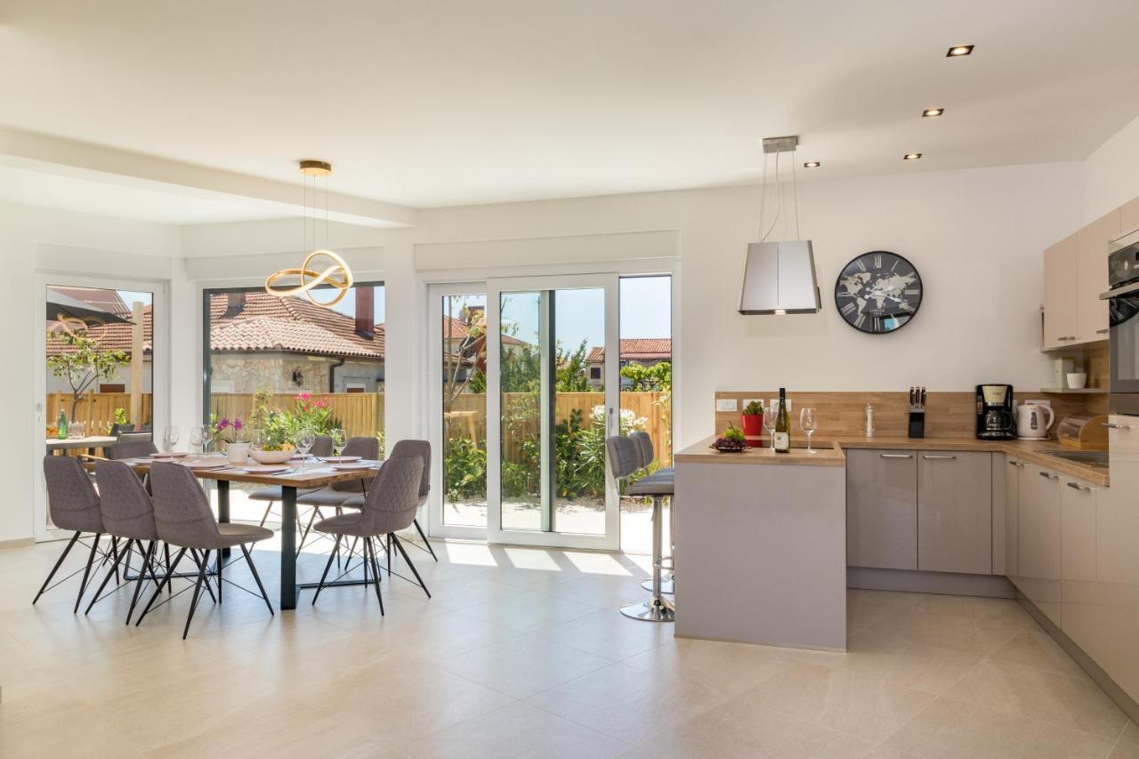 Villa Elena Deluxe Mit Whirlpool Und Beheiztem Pool Am Meer Und Wunderschoenen Blick Auf Die Brijuni Inseln Fažana Εξωτερικό φωτογραφία