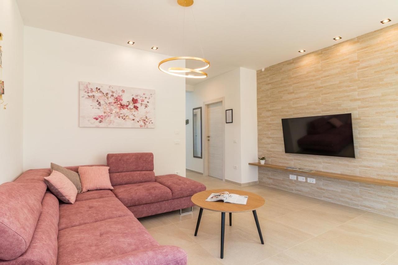 Villa Elena Deluxe Mit Whirlpool Und Beheiztem Pool Am Meer Und Wunderschoenen Blick Auf Die Brijuni Inseln Fažana Εξωτερικό φωτογραφία