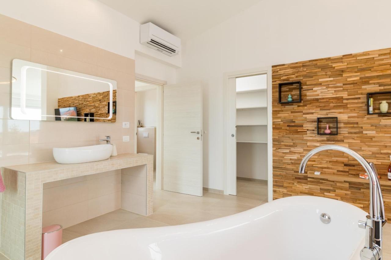 Villa Elena Deluxe Mit Whirlpool Und Beheiztem Pool Am Meer Und Wunderschoenen Blick Auf Die Brijuni Inseln Fažana Εξωτερικό φωτογραφία