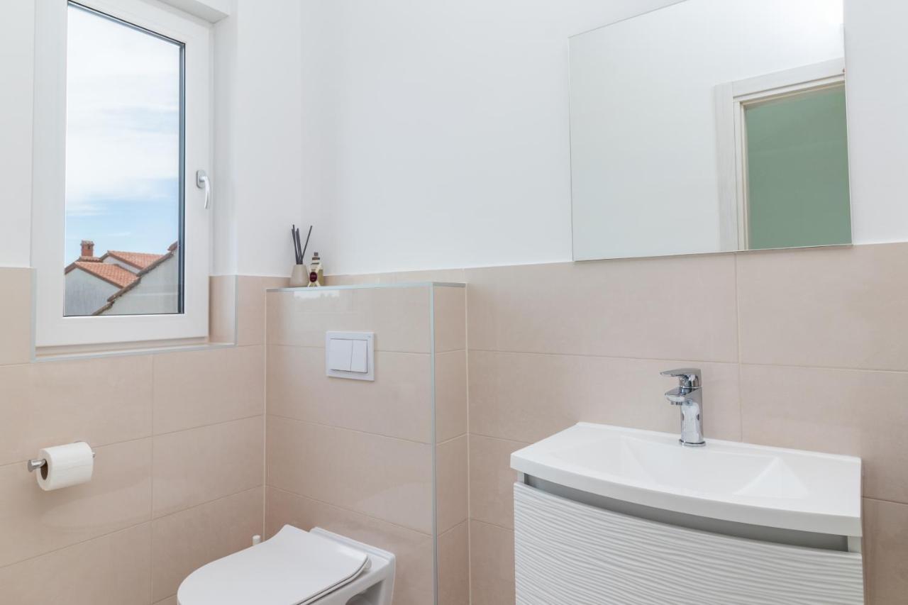 Villa Elena Deluxe Mit Whirlpool Und Beheiztem Pool Am Meer Und Wunderschoenen Blick Auf Die Brijuni Inseln Fažana Εξωτερικό φωτογραφία