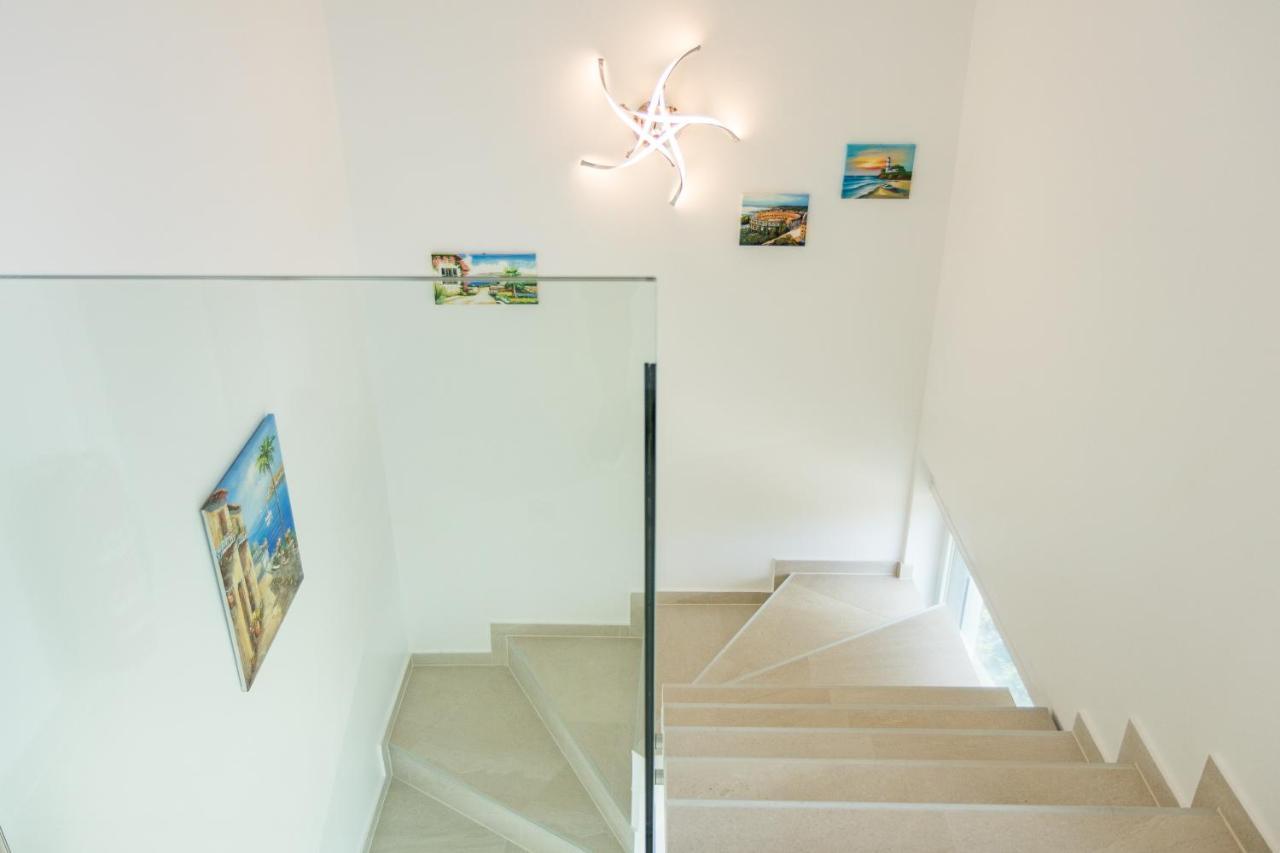 Villa Elena Deluxe Mit Whirlpool Und Beheiztem Pool Am Meer Und Wunderschoenen Blick Auf Die Brijuni Inseln Fažana Εξωτερικό φωτογραφία