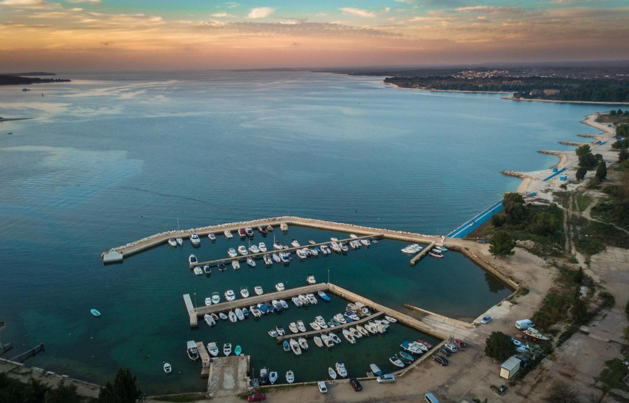 Villa Elena Deluxe Mit Whirlpool Und Beheiztem Pool Am Meer Und Wunderschoenen Blick Auf Die Brijuni Inseln Fažana Εξωτερικό φωτογραφία